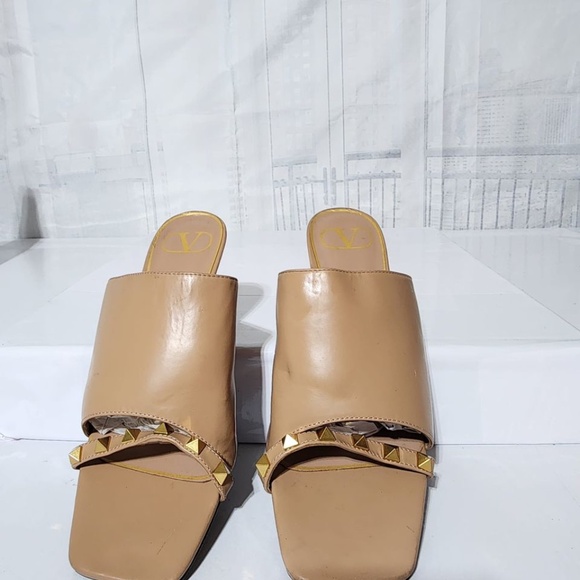 Authentic VALENTINO GARAVANI Nappa Rockstud Tower Heel Mules 38 Biege - Picture 3 of 16